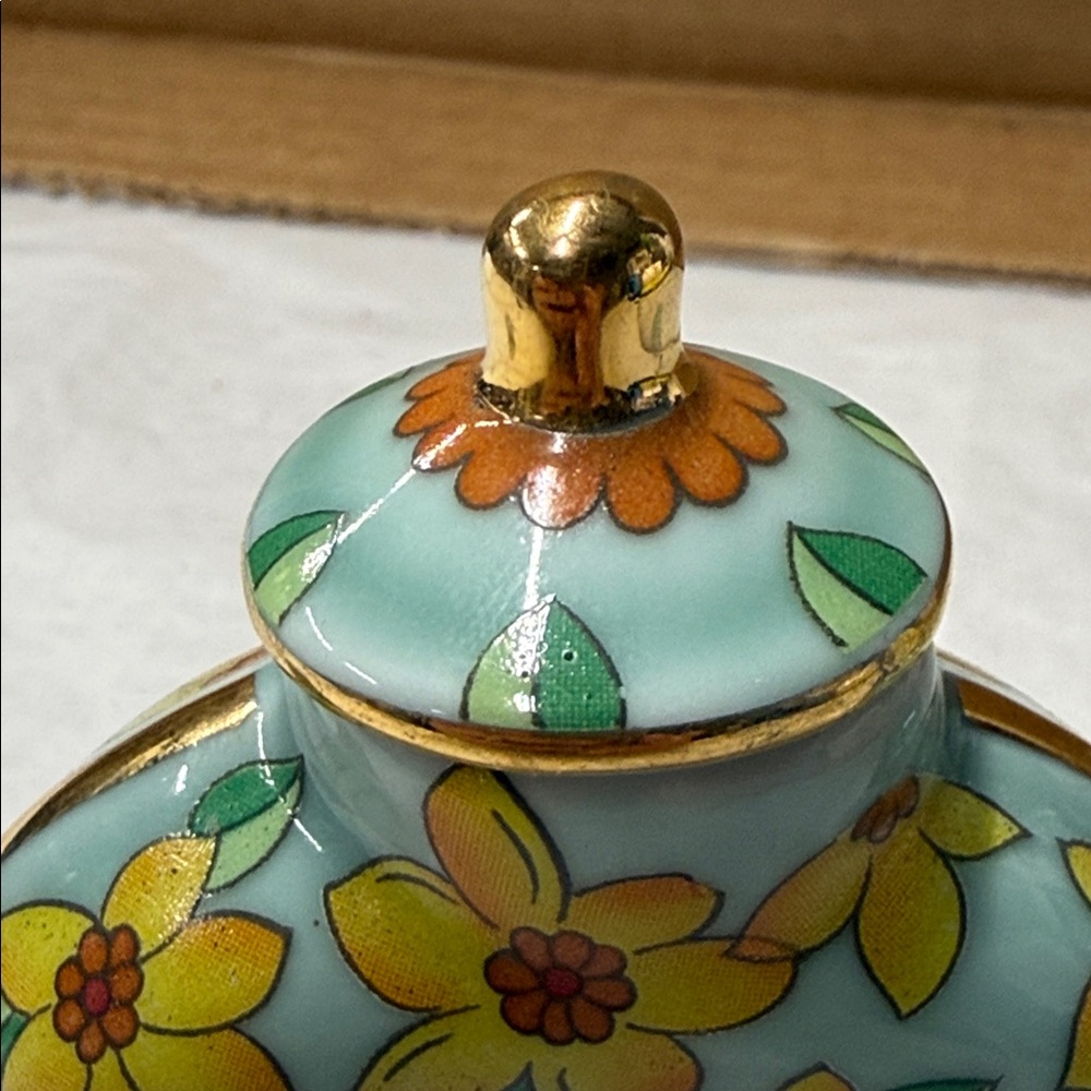 ⭐️2002 Vivian Chan miniature porcelain teapot. - Picture 14 of 16